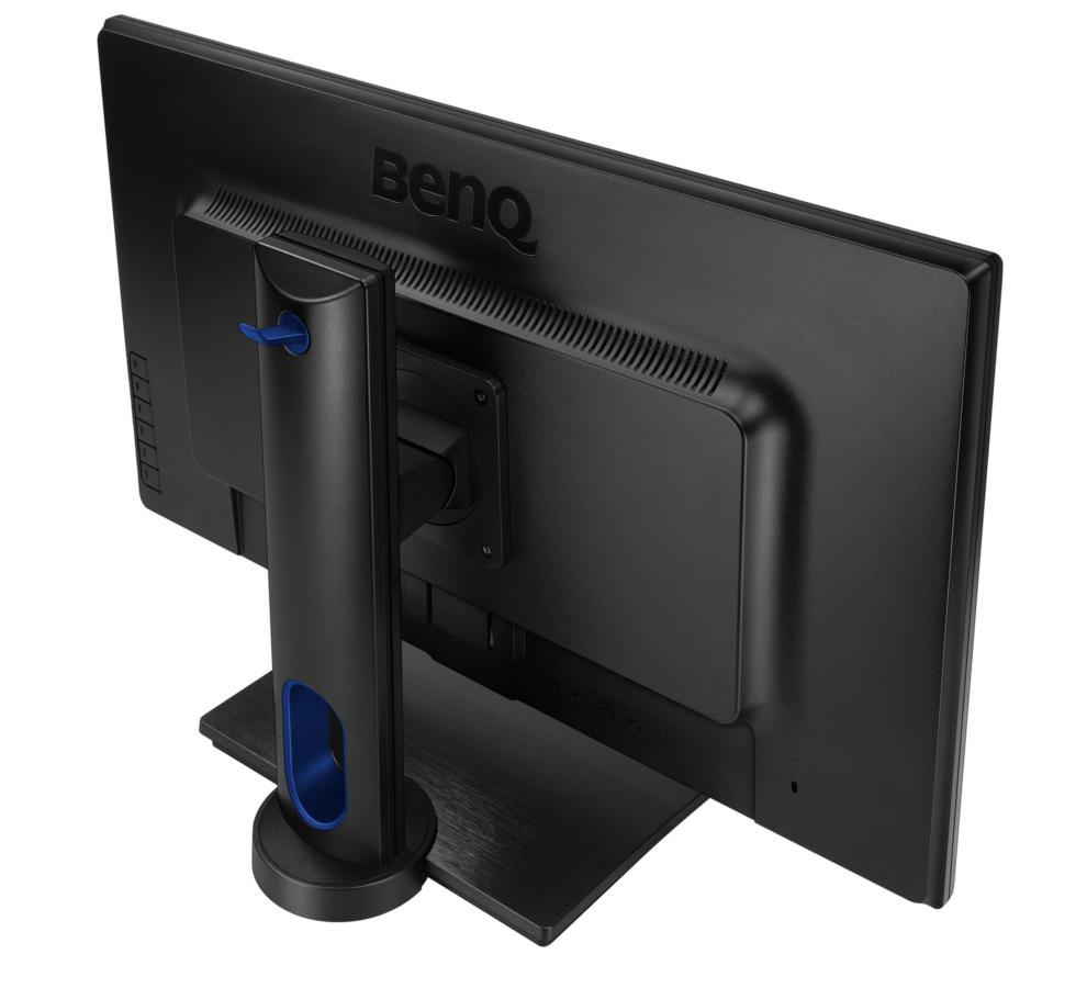 Parte trasera de un monitor BenQ negro. Tiene un soporte con un acento azul y varios puertos de conexión.