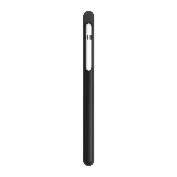 Una funda negra que sostiene un Apple Pencil blanco, sobre un fondo blanco.