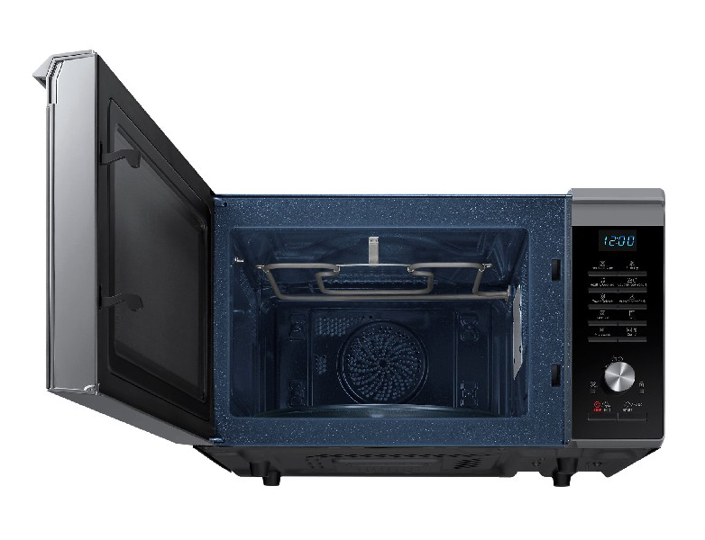 Horno microondas con la puerta abierta, interior visible con fondo azul.