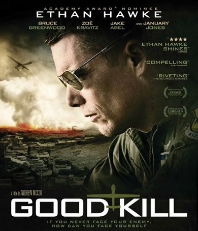 Affiche du film 'Good Kill' avec Ethan Hawke en uniforme de pilote, avec un arrière-plan urbain.