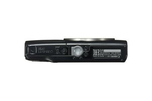 Cámara Canon negra, vista inferior. Muestra el compartimento de la batería, información del modelo y otros detalles.