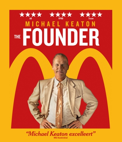 Affiche du film 'The Founder', Michael Keaton devant le logo rouge et jaune de McDonald's. Texte en haut.