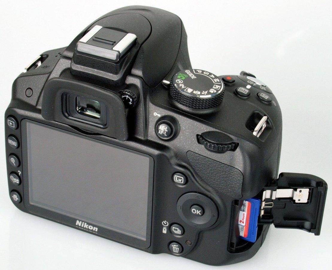 Cámara Réflex - Nikon D3200 + objetivo 18-55 mm y accesorios