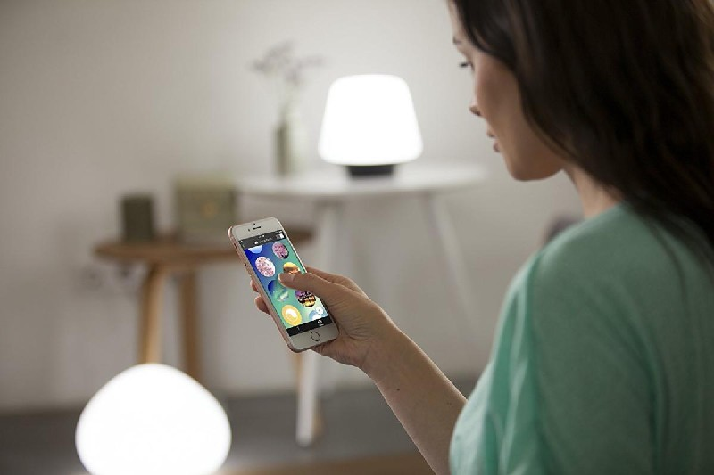Kit de inicio - Philips Hue White que incluye 3 bombillas inteligentes LED casquillo E27, domótica