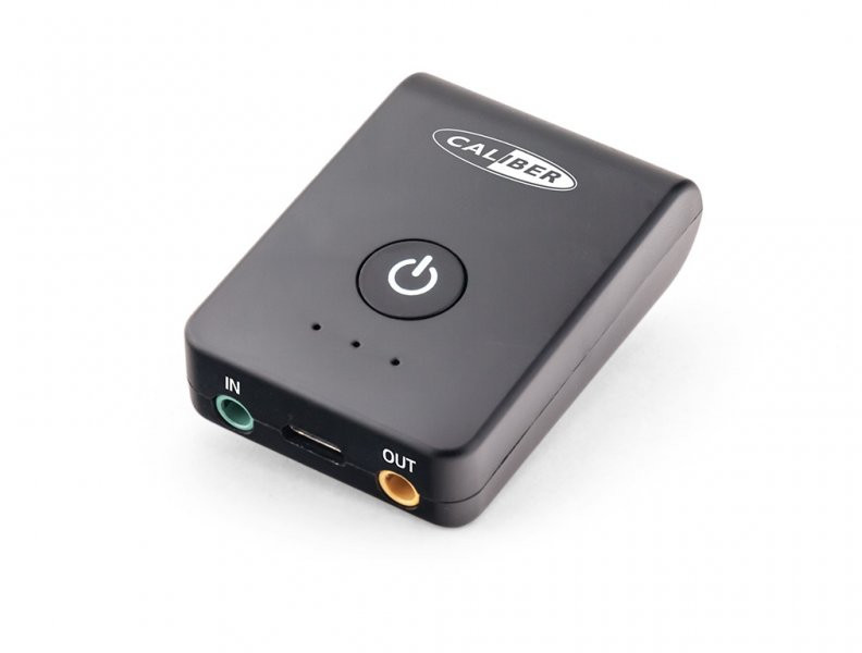 Récepteur Bluetooth Caliber noir avec bouton d'alimentation, ports d'entrée/sortie sur fond blanc.