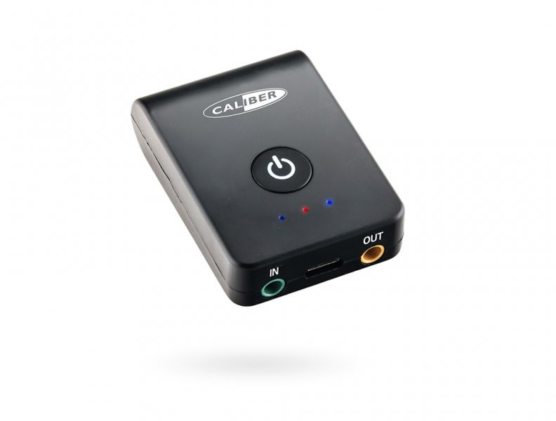 Récepteur Bluetooth Caliber noir. Il possède un bouton d'alimentation et des ports d'entrée/sortie. Fond blanc.