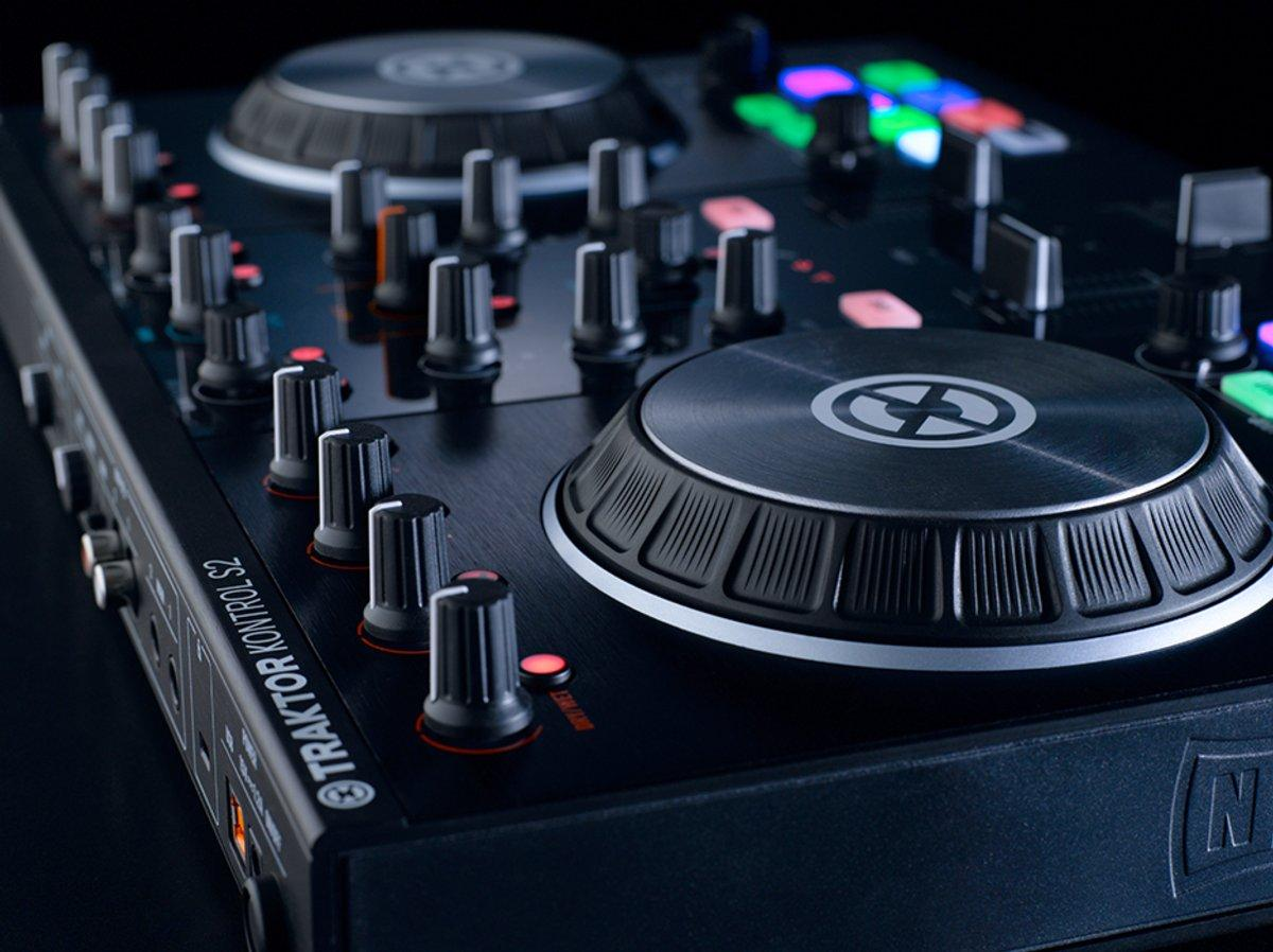Native Instruments Controladora Dj - NativeInstruments Traktor Kontrol S2, 2 Platos