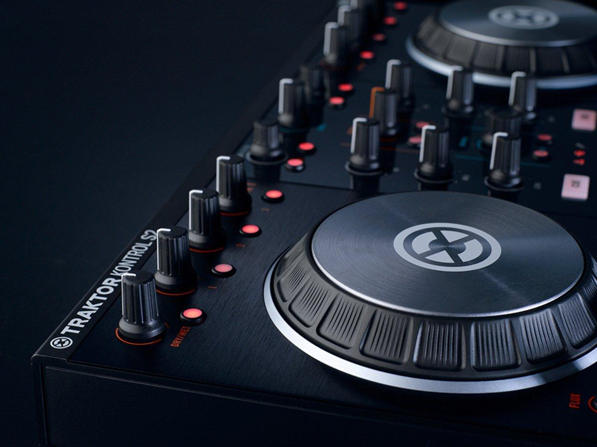 Native Instruments Controladora Dj - NativeInstruments Traktor Kontrol S2, 2 Platos