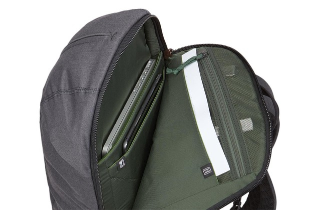 Mochila para portátil MacBook de 15 pulgadas  -  Thule Vea, Nylon, Negro