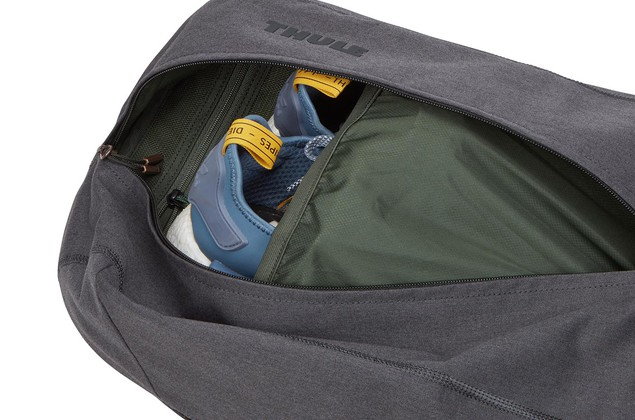 Mochila para portátil MacBook de 15 pulgadas  -  Thule Vea, Nylon, Negro