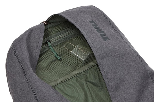 Mochila para portátil MacBook de 15 pulgadas  -  Thule Vea, Nylon, Negro
