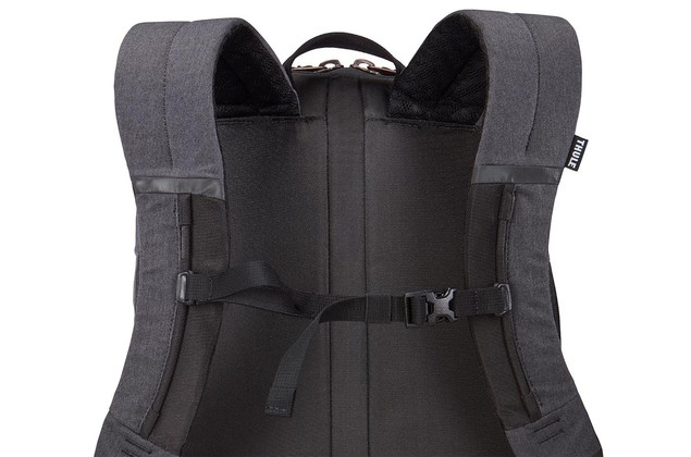 Mochila para portátil MacBook de 15 pulgadas  -  Thule Vea, Nylon, Negro