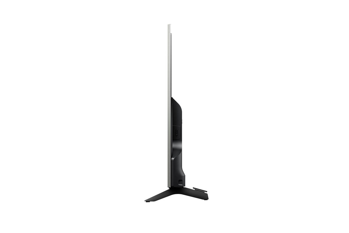 Vista lateral de un televisor negro, con un soporte negro. La pantalla está apagada.