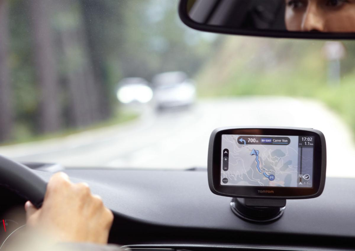 GPS - Tom Tom GO 600, 6", Europa, 2 horas, Bluetooth