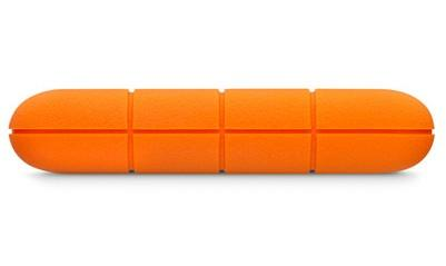Disco duro portátil naranja y resistente. Tiene forma rectangular con diseño segmentado.