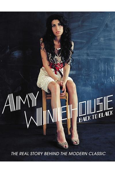 Albumhoes met een vrouw die op een kruk zit. Tekst zegt Amy Winehouse Back to Black.