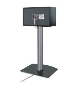 Altavoz negro sobre un soporte metálico. El altavoz tiene un cable conectado.