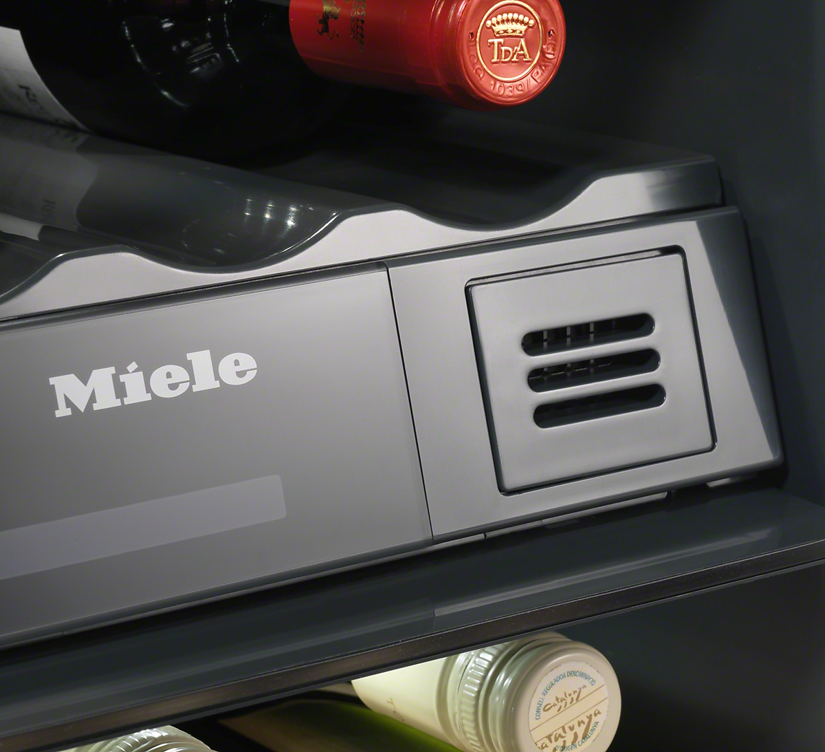 MIELE KWT 6321 UG Tezgah Altı Şarap Dolabı