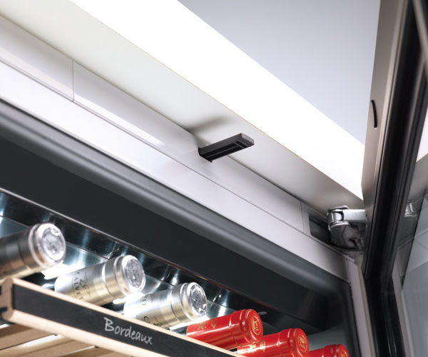 MIELE KWT 6322 UG Tezgah Altı Şarap Dolabı