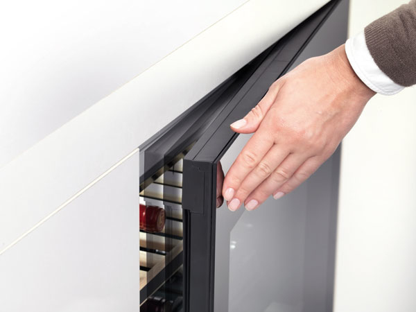 MIELE KWT 6322 UG Tezgah Altı Şarap Dolabı