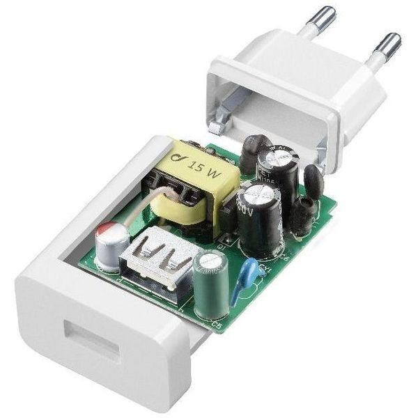 Un adaptador de corriente blanco abierto mostrando componentes internos.