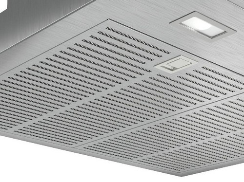 Ventilación de cocina de metal plateado. Diseño perforado negro y luz.