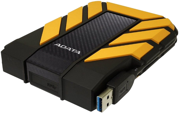 Fekete-sárga ADATA külső merevlemez. USB port látható. Szögletes kialakítás. Fehér háttér.