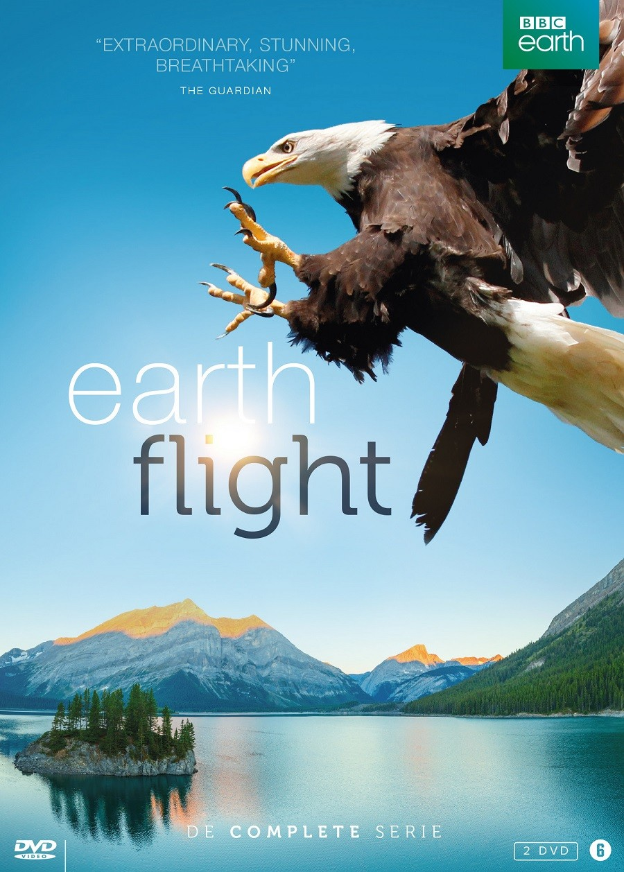 Couverture DVD Earth Flight : Aigle volant au-dessus du lac, montagnes et ciel bleu.