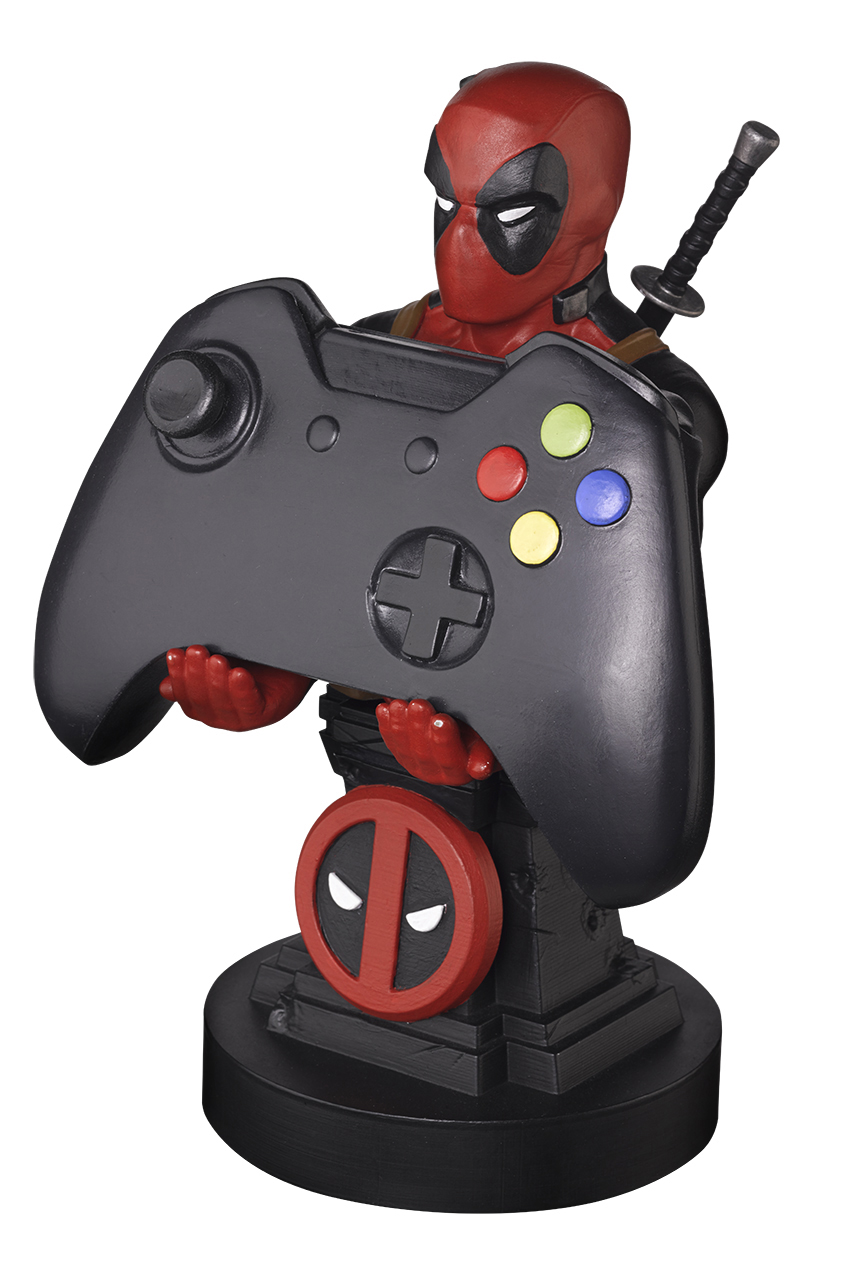 Deadpool-Büste mit schwarzem Xbox-Controller. Rote und schwarze Farben. Weißer Hintergrund.