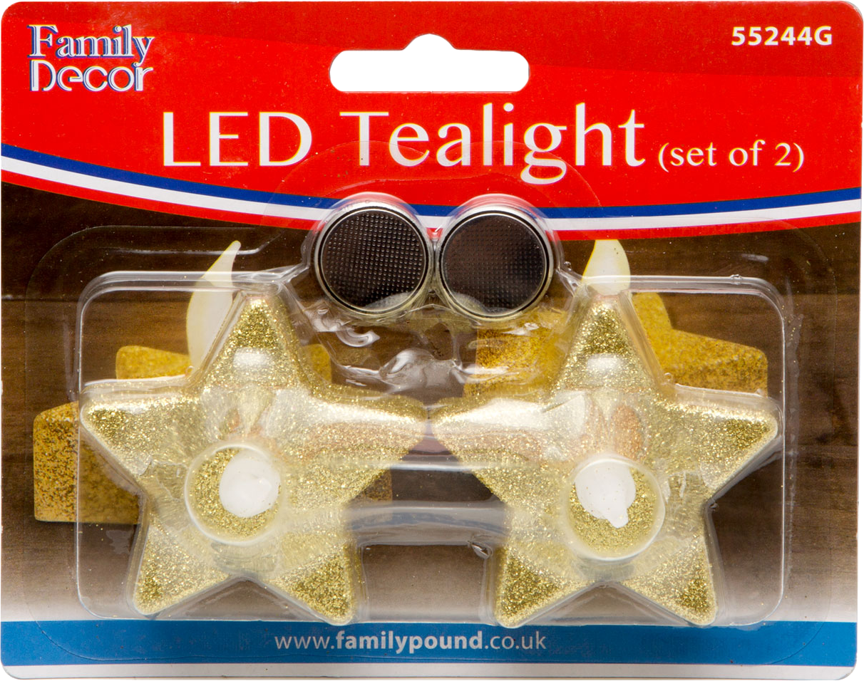 Egy csomag két arany csillag alakú LED-es mécsessel és elemmel. Fa háttér.