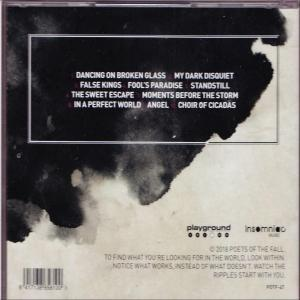 Albumcover mit Text auf schwarz-weißem Hintergrund. Text enthält Songtitel und einen Bandnamen.