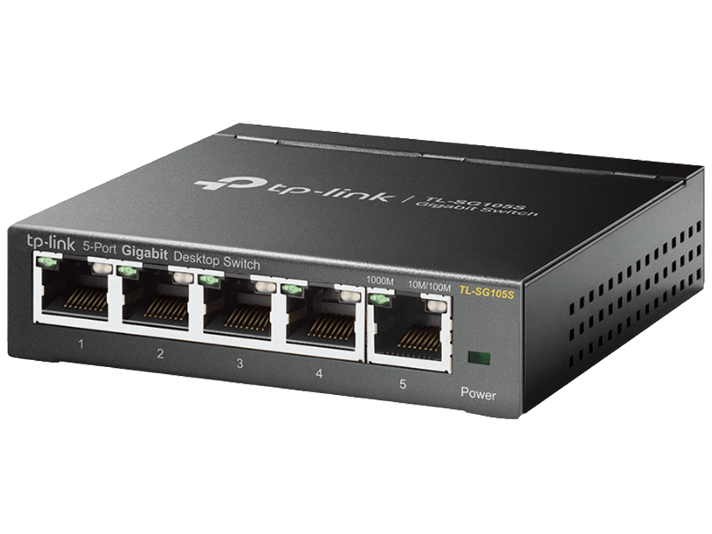 Zwarte TP-Link 5-poorts Gigabit desktop switch. 5 Ethernet poorten. Witte achtergrond.