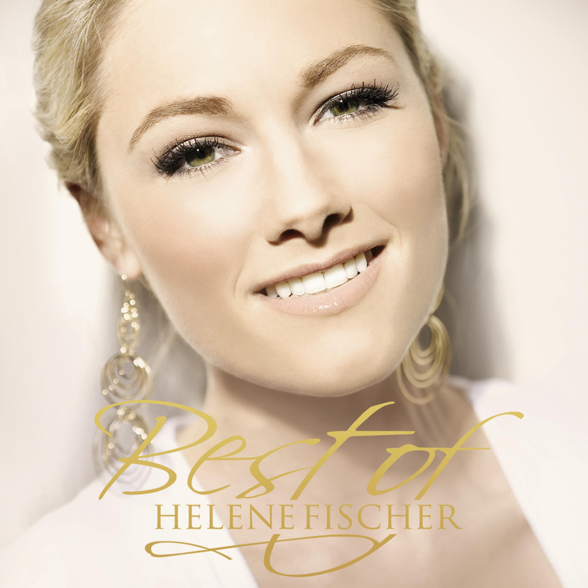 Lächelnde Frau, blondes Haar. Albumcover "Best of Helene Fischer". Goldene Schrift.
