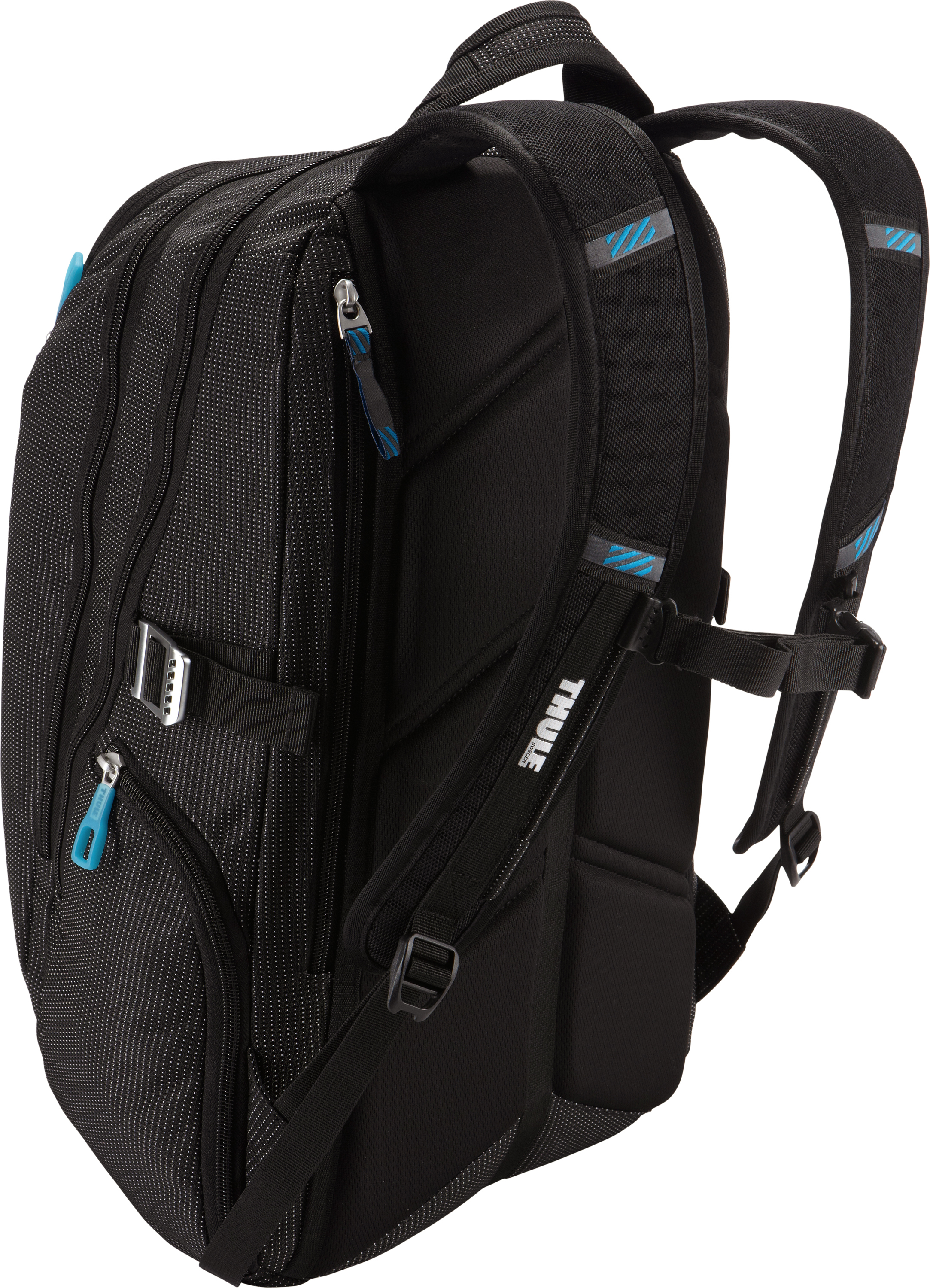 Una mochila negra con detalles azules. Muestra cremalleras y correas.