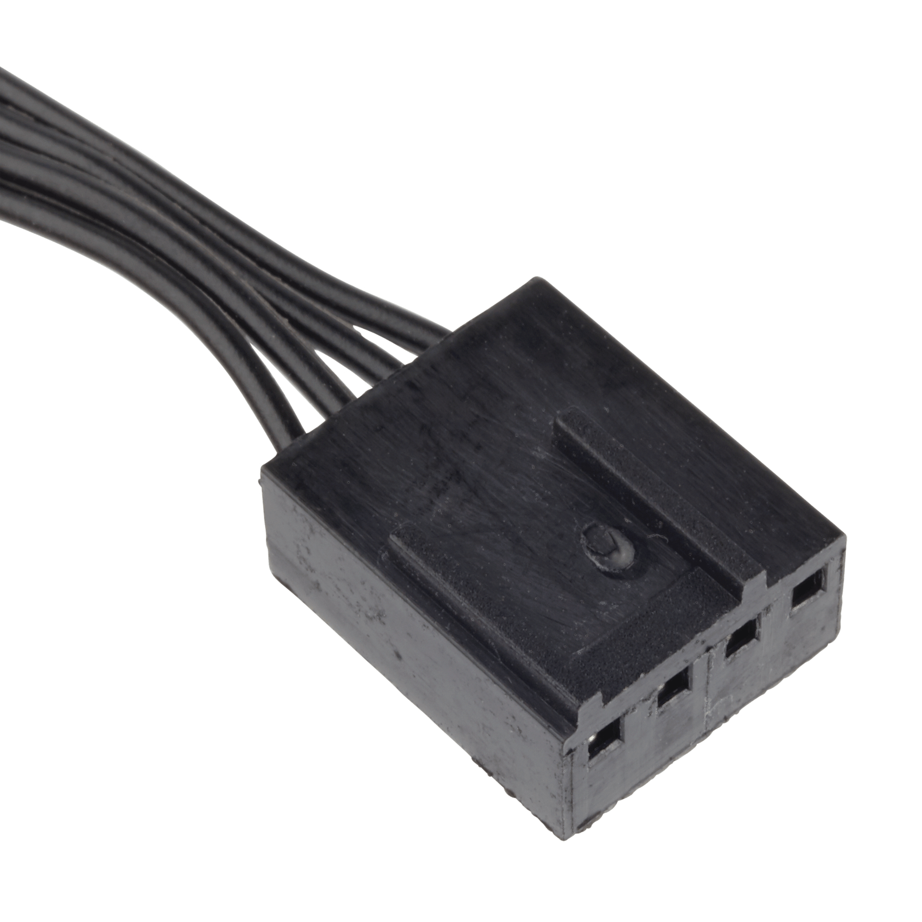 Un conector de ventilador de computadora negro con cuatro pines y cables negros que se extienden hacia arriba.
