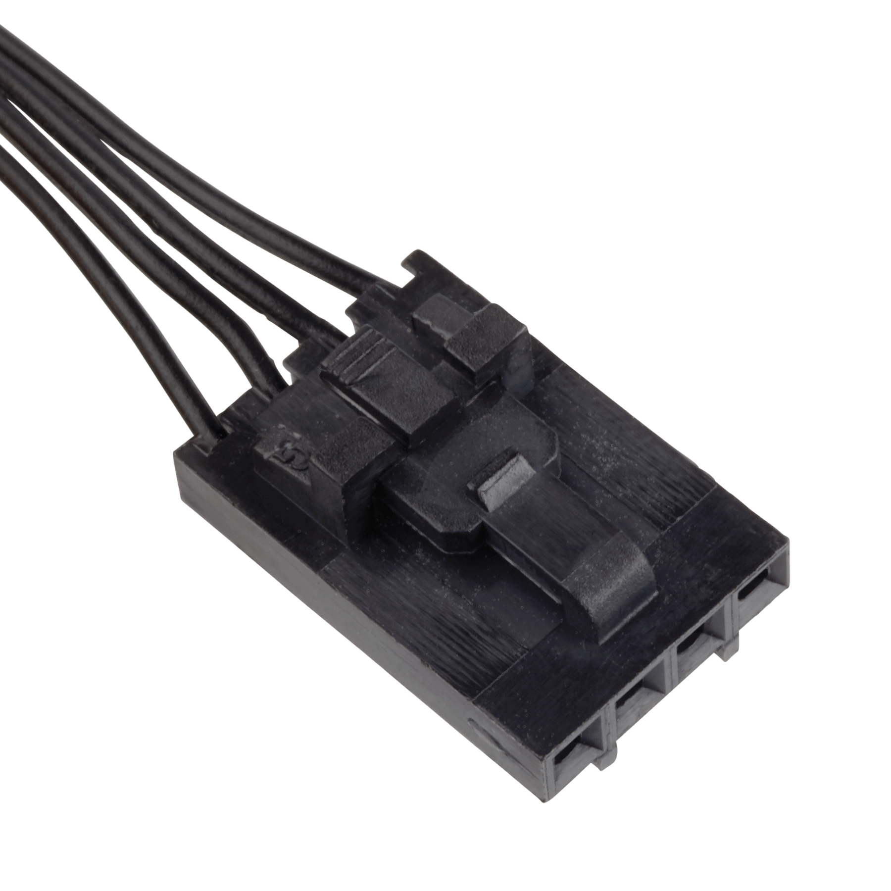 Un conector negro con tres cables negros, listo para la conexión a un dispositivo.