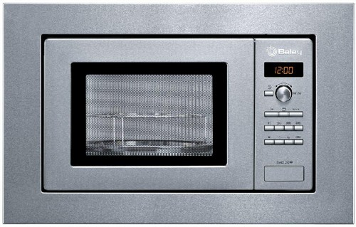 Microondas plateado empotrado con pantalla digital y panel de control.