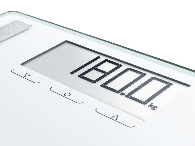 Báscula digital que muestra 180.0 kg. La báscula tiene una pantalla digital y varios botones.