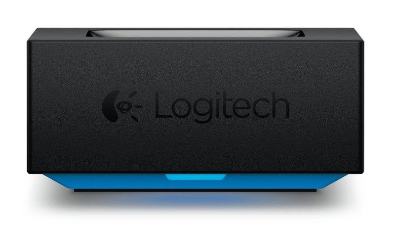 Un reproductor multimedia Logitech negro, con una luz azul en la parte inferior y el logotipo arriba.