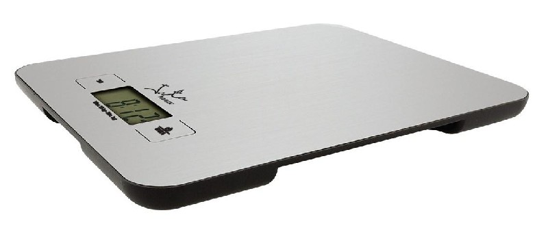Una báscula de cocina digital plateada sobre un fondo blanco. La pantalla muestra números.