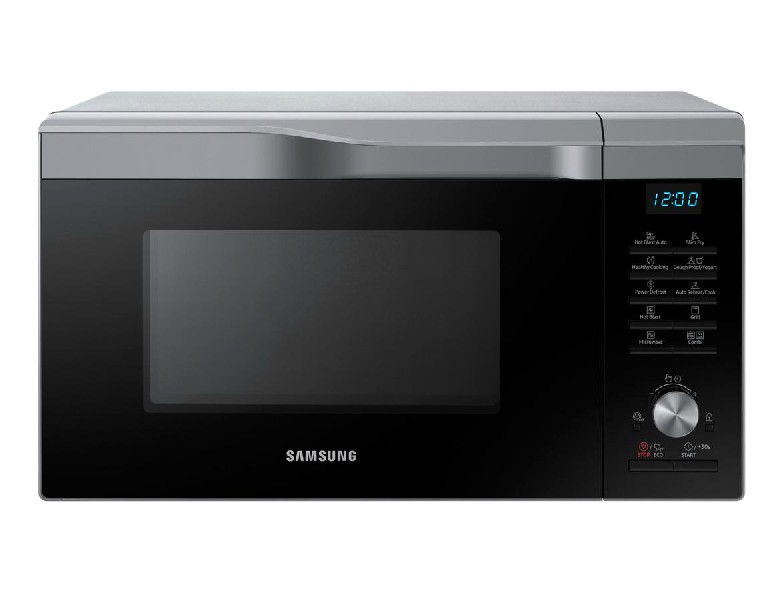 Horno microondas negro, borde plateado. Pantalla digital, panel de control con botones y perilla.
