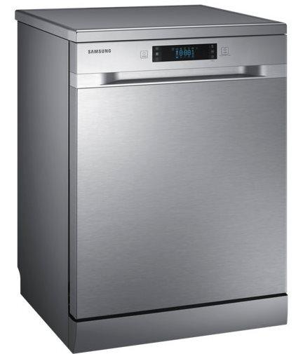 Un lavavajillas Samsung plateado. La puerta tiene una pantalla digital y botones de control.