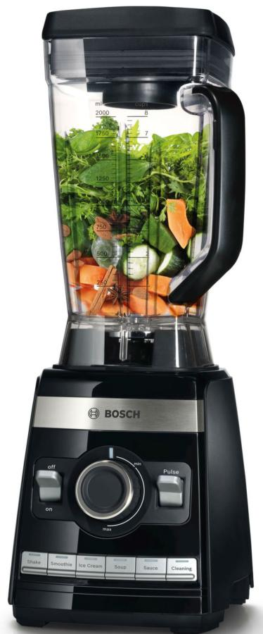 Una licuadora Bosch negra con varios ingredientes, botones y un dial.