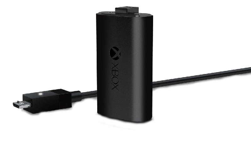 Batería recargable negra para Xbox con cable y puerto de carga lateral.
