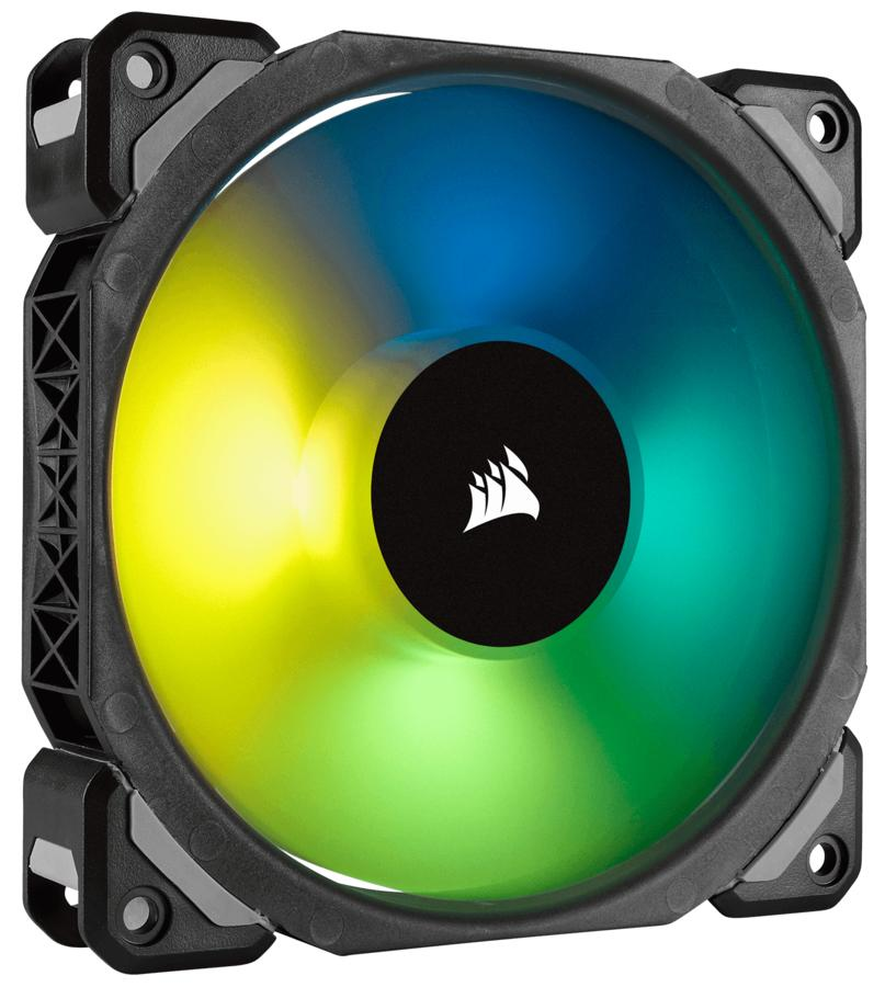 Ventilador de ordenador con marco negro y aspas de ventilador con gradiente colorido.