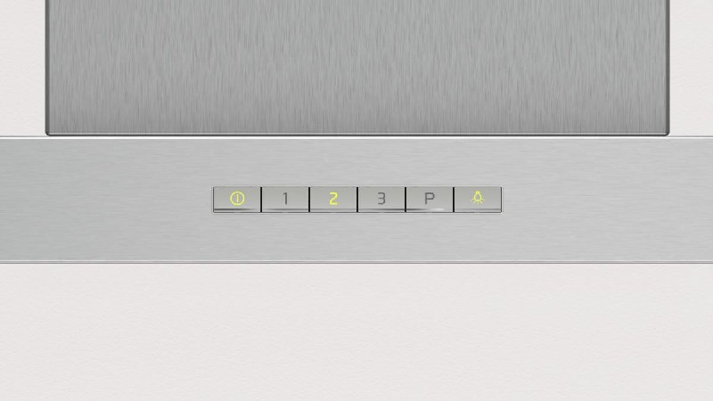 Primer plano del panel de control de la campana extractora con botones.