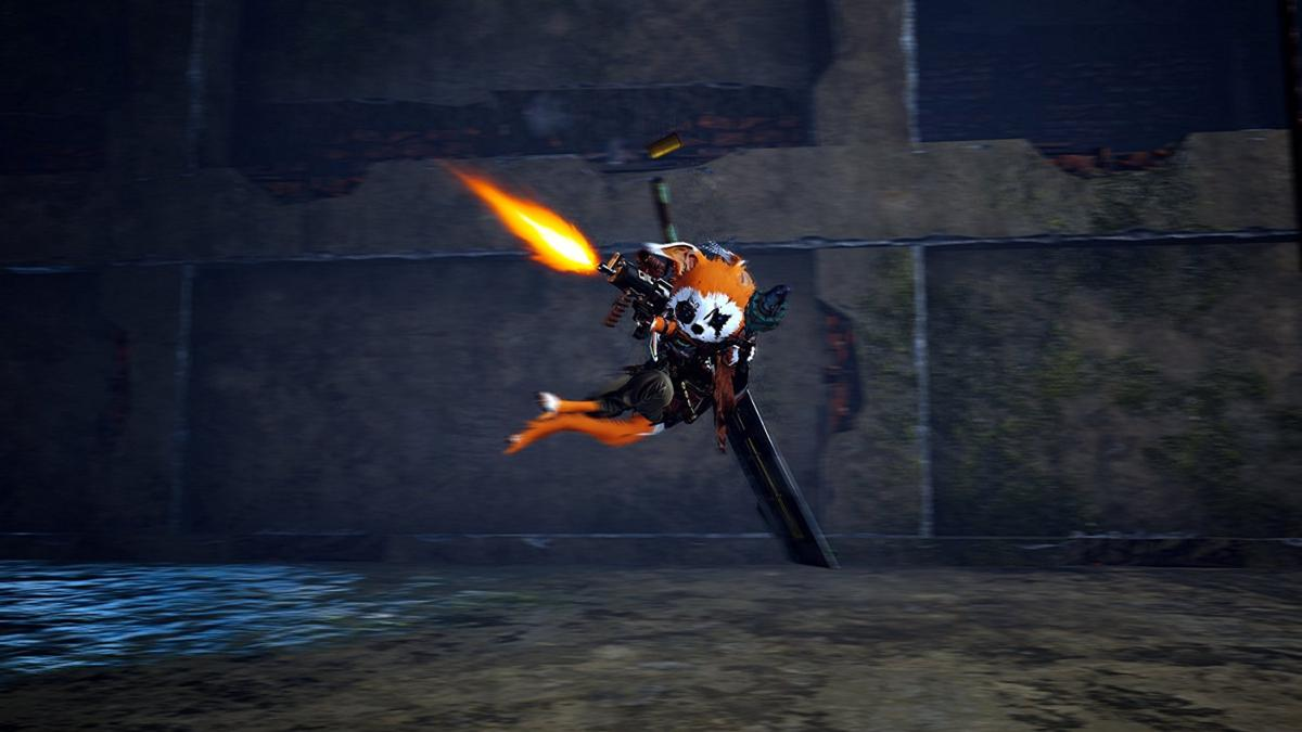Un personaje con un traje naranja dispara un arma en un entorno oscuro. Destello anaranjado.