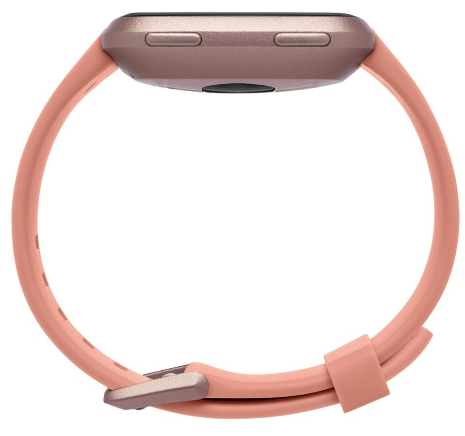 Un reloj inteligente rosa dorado con una correa rosa, visto de lado y envuelto.