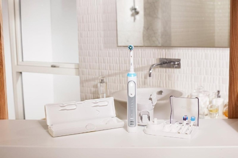 Cepillo Eléctrico - Oral B GENIUS PRO 8000, Cepillado 3D, Bluetooth, Blanco