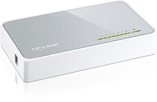 Conmutador de red TP-Link blanco. El conmutador tiene varias luces verdes en la parte superior.